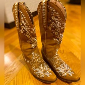 Fashion cowboy boots